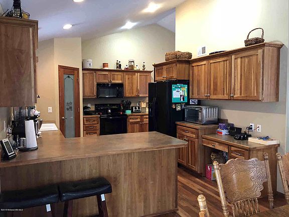 3rd image of 27 Larch Ave