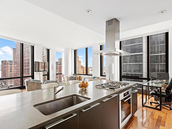 5th image of 101 Warren St APT 1020