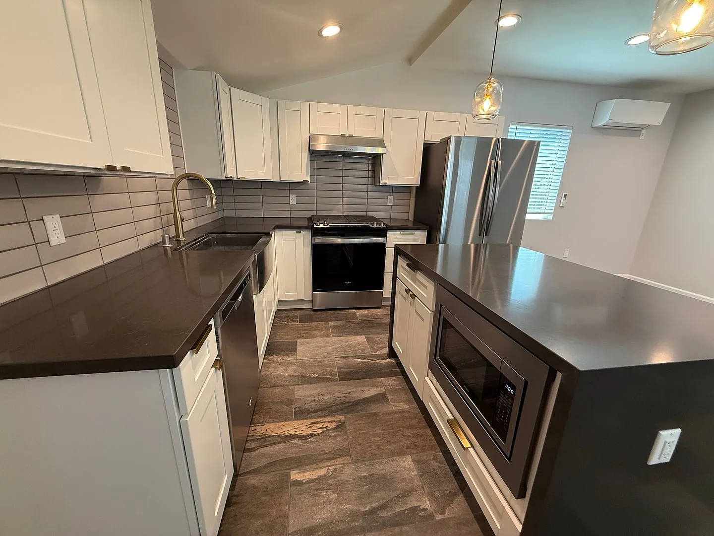 Amazing 1 Bedroom Back Home in La Crescenta! — Photo 3