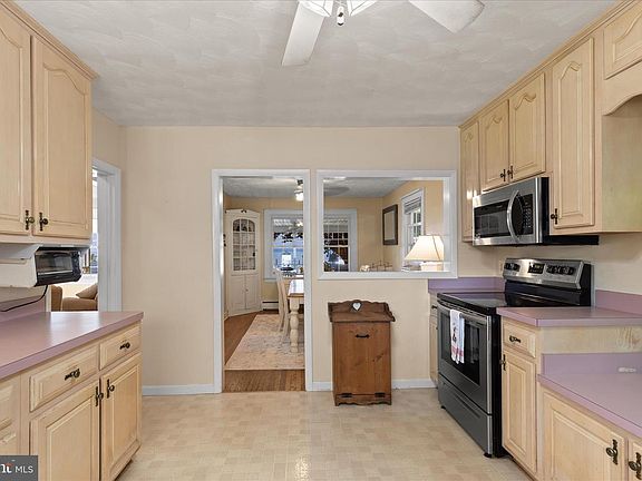 5th image of 38085 Beach Rd