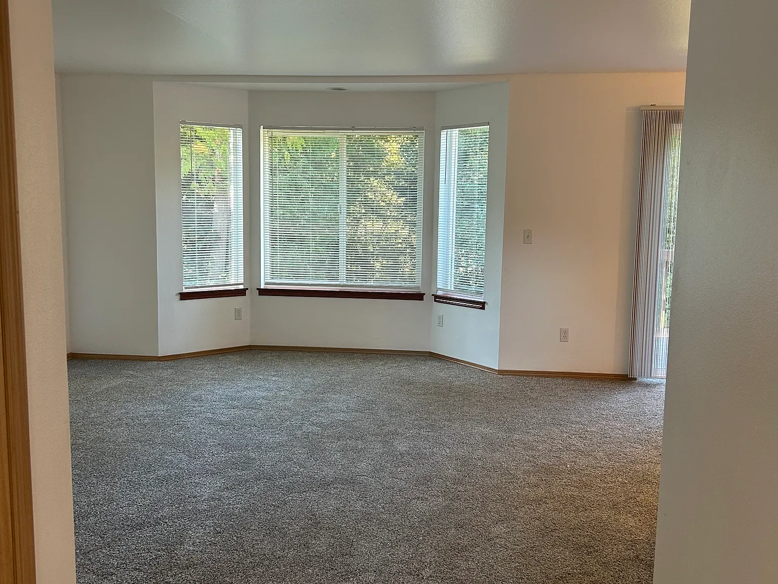 3 bed, 2.5 bath, 1350 sqft, $2,800 — Photo 2