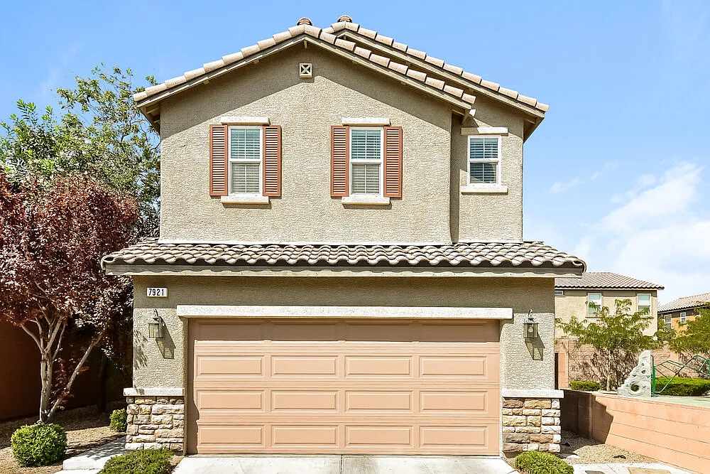 3 bed, 2.5 bath, 1614 sqft, $2,710 — Photo 1