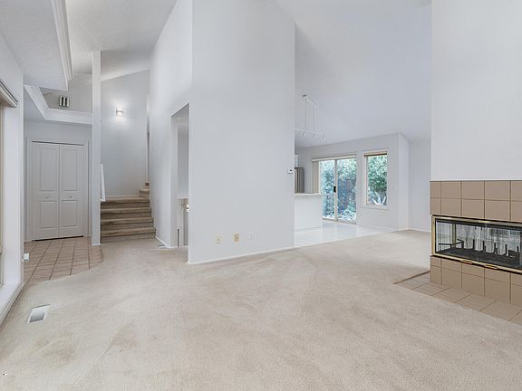 5th image of 920 NW Highland Ct