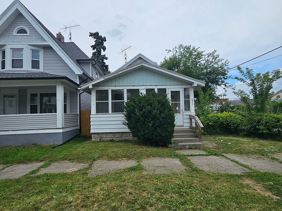1st image of 257 Wasaon St