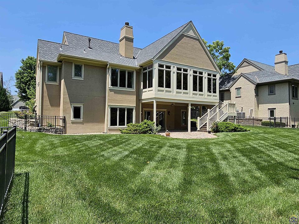 2nd image of 1030 SW Exmoor Ln