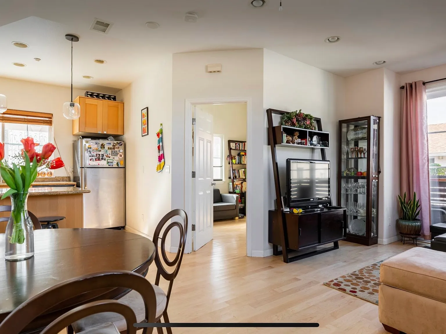 3 bed, 1100 sqft, $4,500 — Photo 1