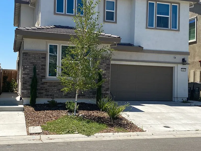 1667 Lion St — Photo 2