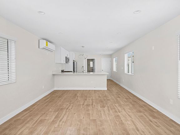 3rd image of 9029 Lindley Ave
