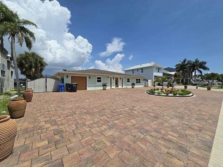 3927 E Eden Roc Cir — Photo 3