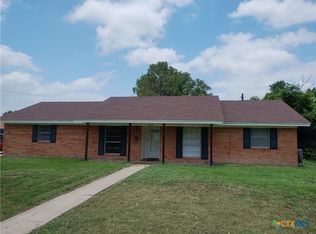 702 Fern Ln, Victoria, TX 77904