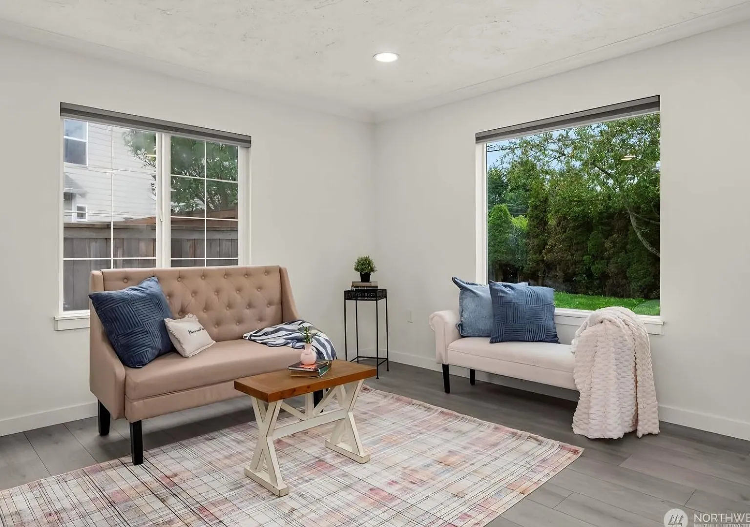 Fully remodeled Kent home - 3 bedrooms, 1.5 bathroom - ready for move in now! — Photo 4