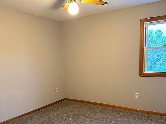 3rd image of 31-33 E Logan Ave Floor 3