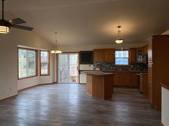 3rd image of 750 Cherrywood Ct