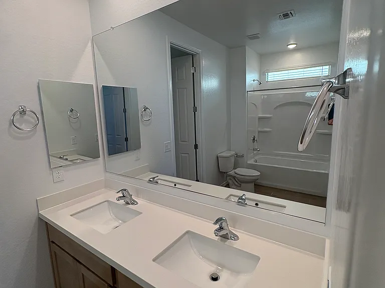 675 W Riparian Dr — Photo 6