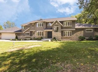 7011 Great Hill Rd, Crystal Lake, IL 60012