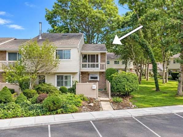 204 Springmeadow Drive #M, Holbrook, NY 11741