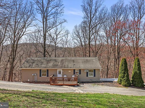 3rd image of 834 Richmond Rd