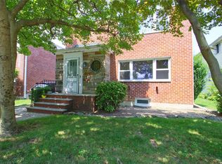 16627 17th Rd, Whitestone, NY 11357