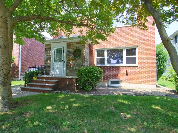166-27 17th Road, Whitestone, NY 11357