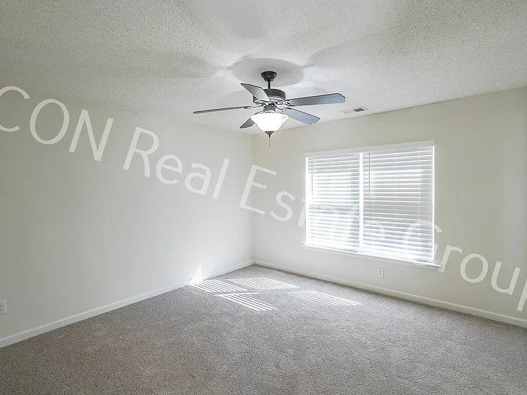 467 Colonial Walk — Photo 22