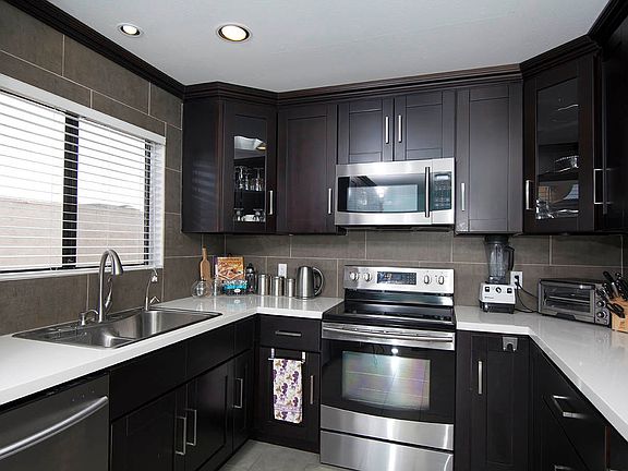 5th image of 540 N Jackson St APT 304