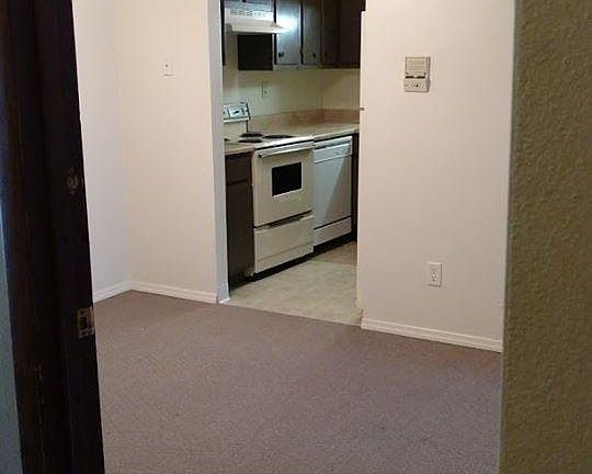 3rd image of 3024 N Woodbine Ter #6