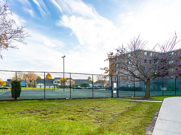 4th image of 1460 Fairlane Dr APT 427
