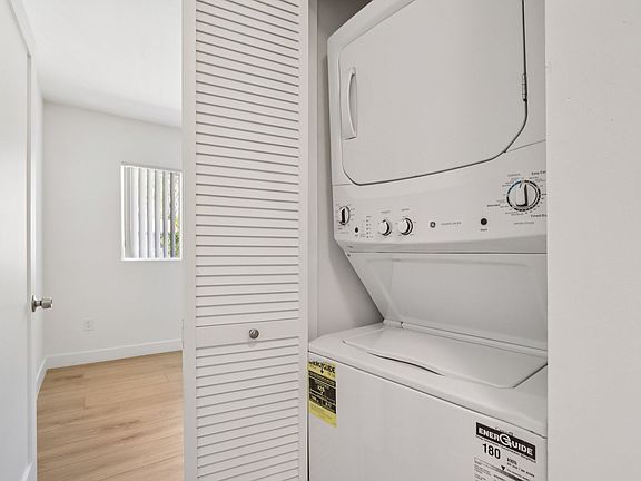 5th image of 4500 Esmeralda St APT 3