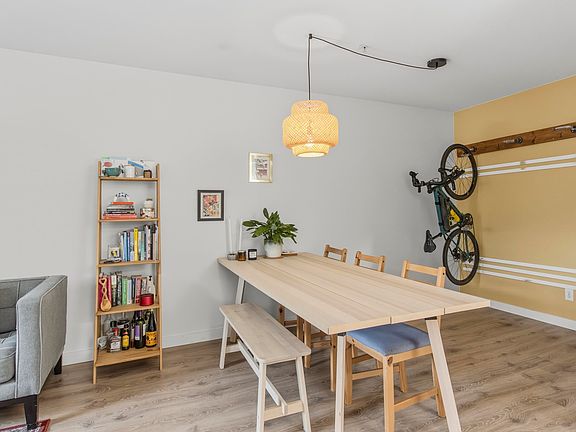 2nd image of 40140 Willow Cres #304