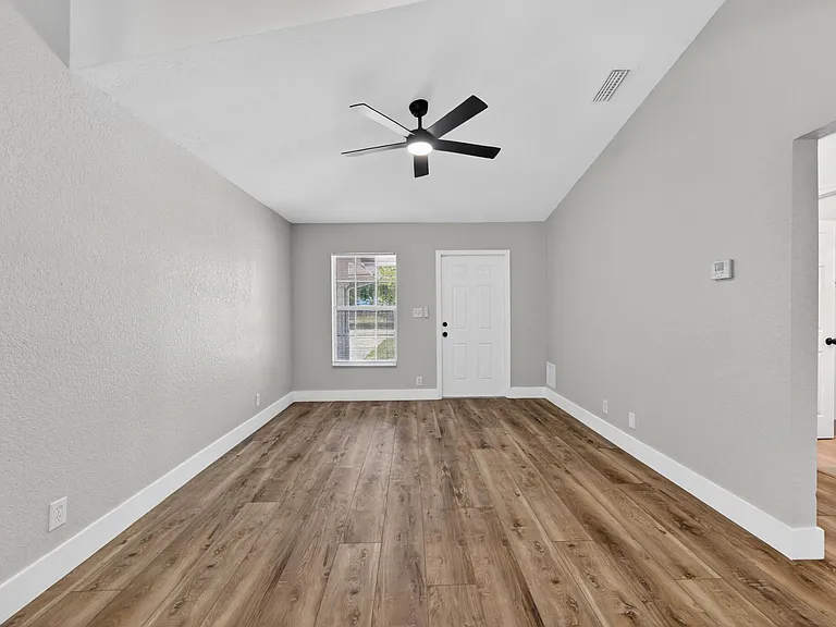 351 NW 8th Ave — Photo 10