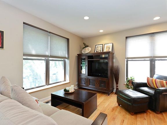 5th image of 3226 W Sunnyside Ave #1W