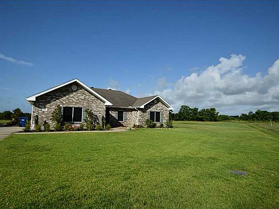 3rd image of 305 Shelby Dr