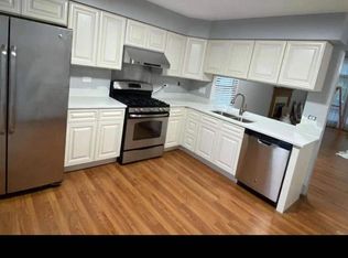 433 Orleans Ave, Naperville, IL 60565