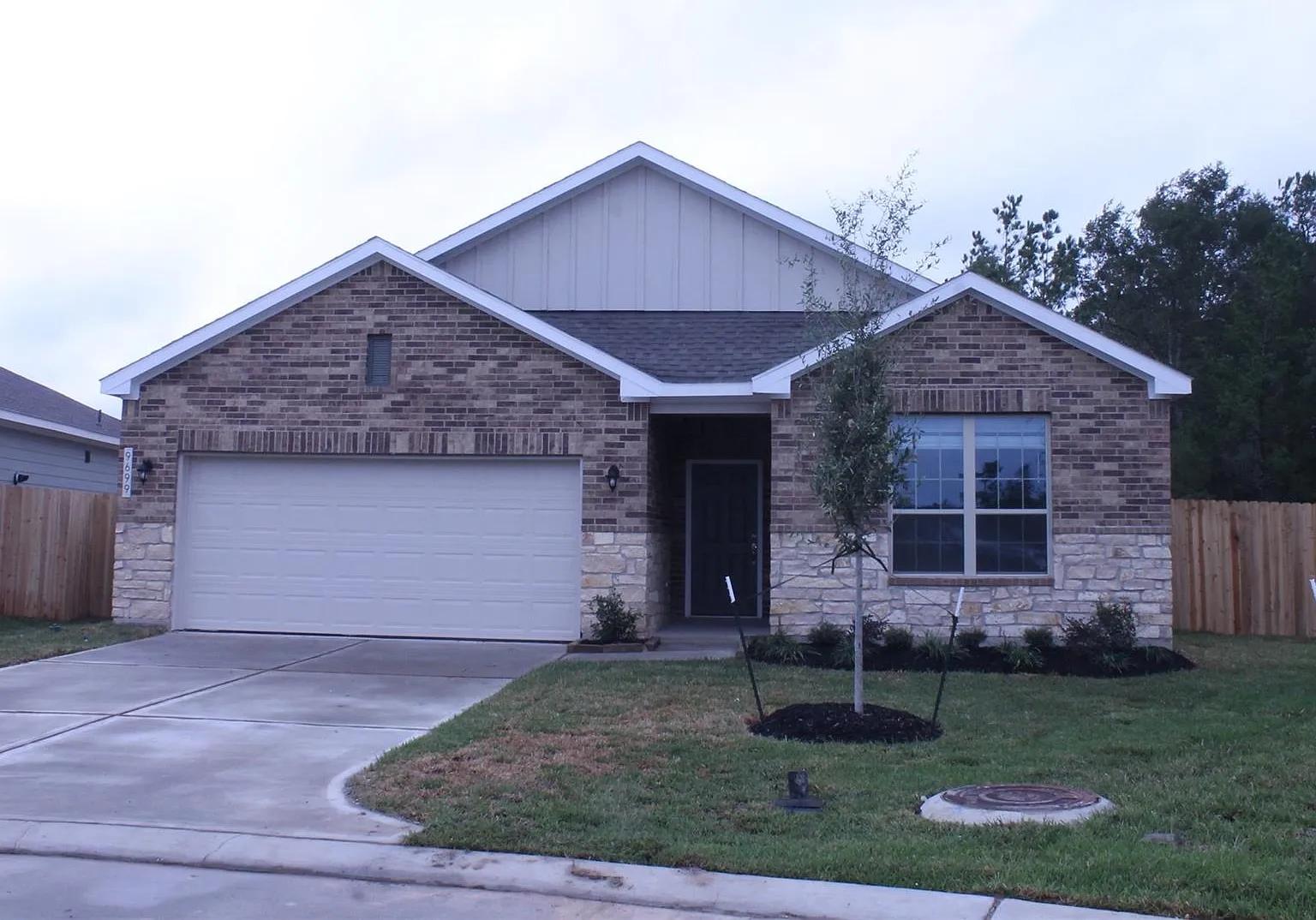 4 bed, 3.0 bath, 2047 sqft, $2,200 — Photo 2