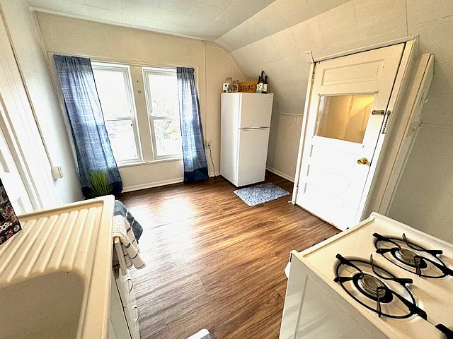 1233 Buffalo St #3 — Photo 3