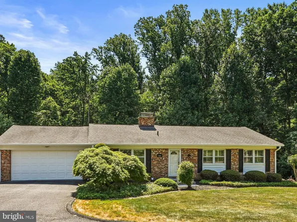 12045 Hickory Hills Ct, Oakton, VA 22124