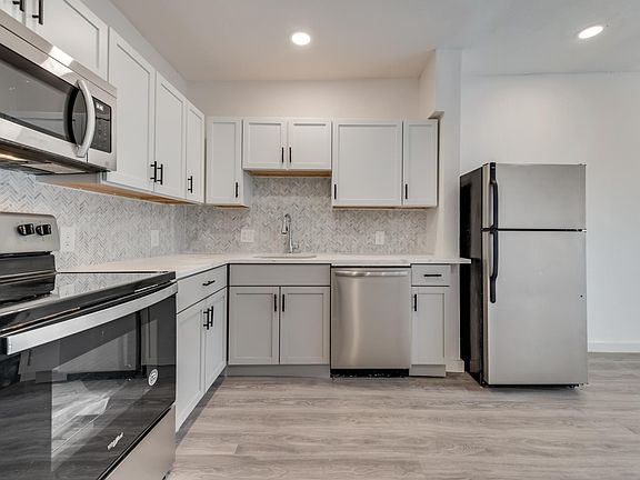 Brand New Kitchen with SS Appliances