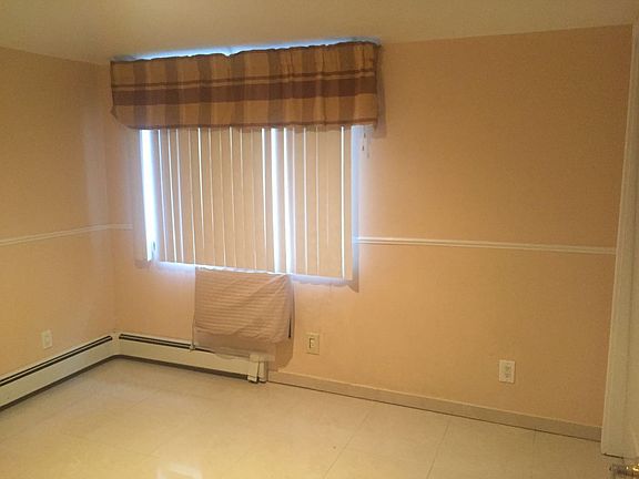 4th image of 2047 Clintonville St #2