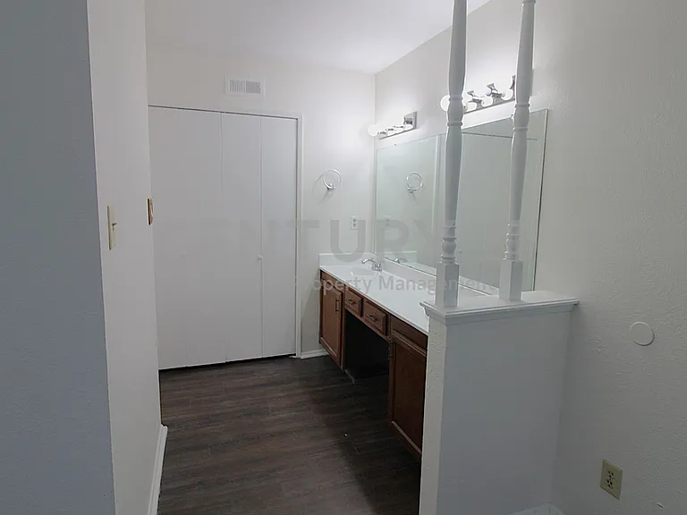 407 Pogue St — Photo 6