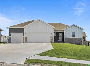 305 N 10th Ave, Springfield, NE 68059