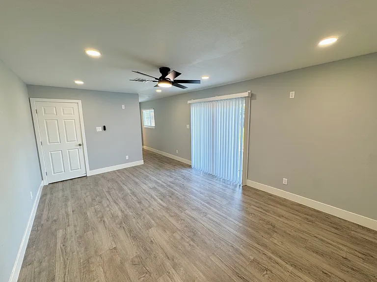 10426 Reymouth Ave — Photo 16