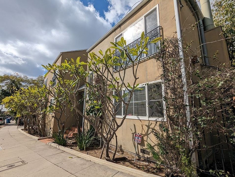 1st image of 2585 N Beachwood Dr APT D