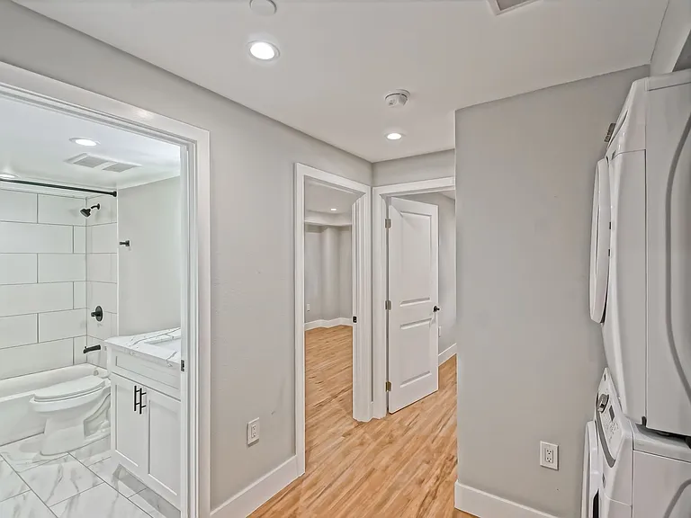 1923 Vanderbilt Ln — Photo 22