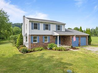 102 Flood Ln, Evans City, PA 16033
