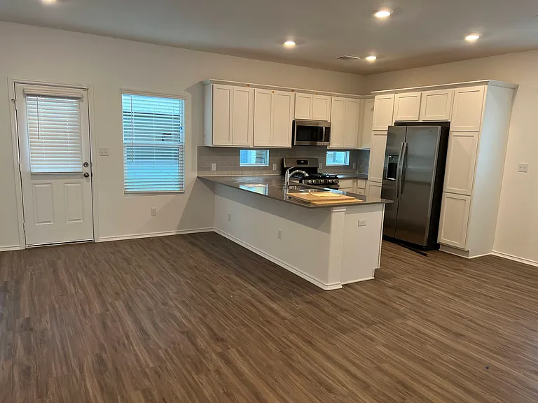 1433 Weatherford Ln — Photo 8
