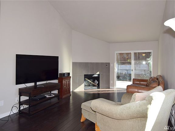 4th image of 12526 35th Ave NE APT 2
