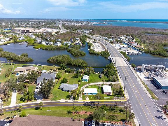 2nd image of 1695 Manor Rd