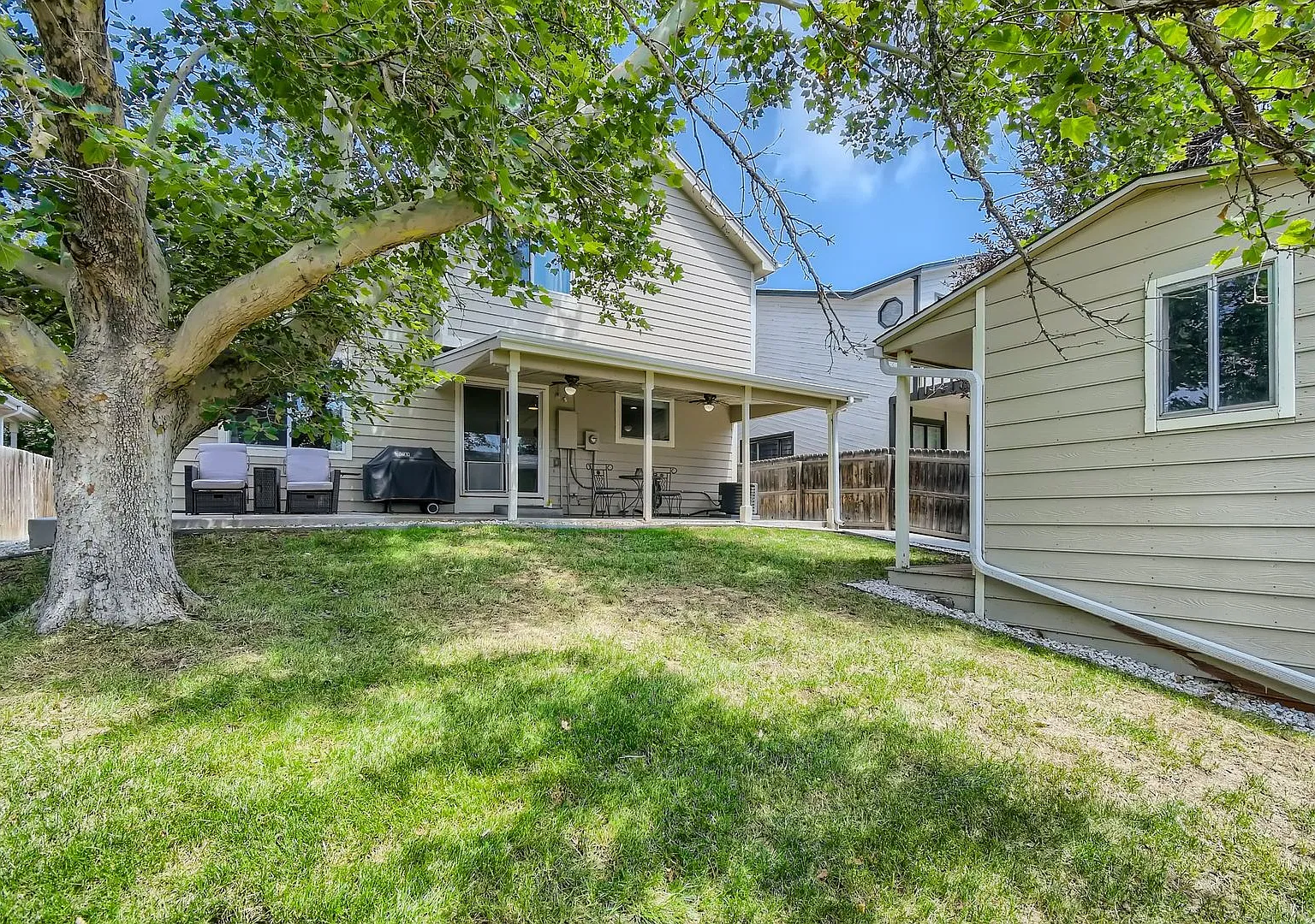 Spacious 3 Bedroom w/ Dedicated Office — Photo 4