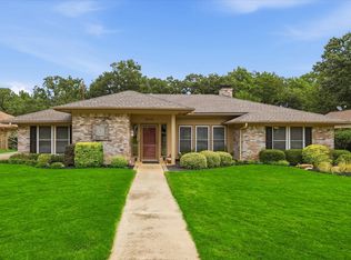 2816 N Creekwood Dr, Grapevine, TX 76051