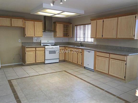 4th image of 6809 Elm Creek Dr